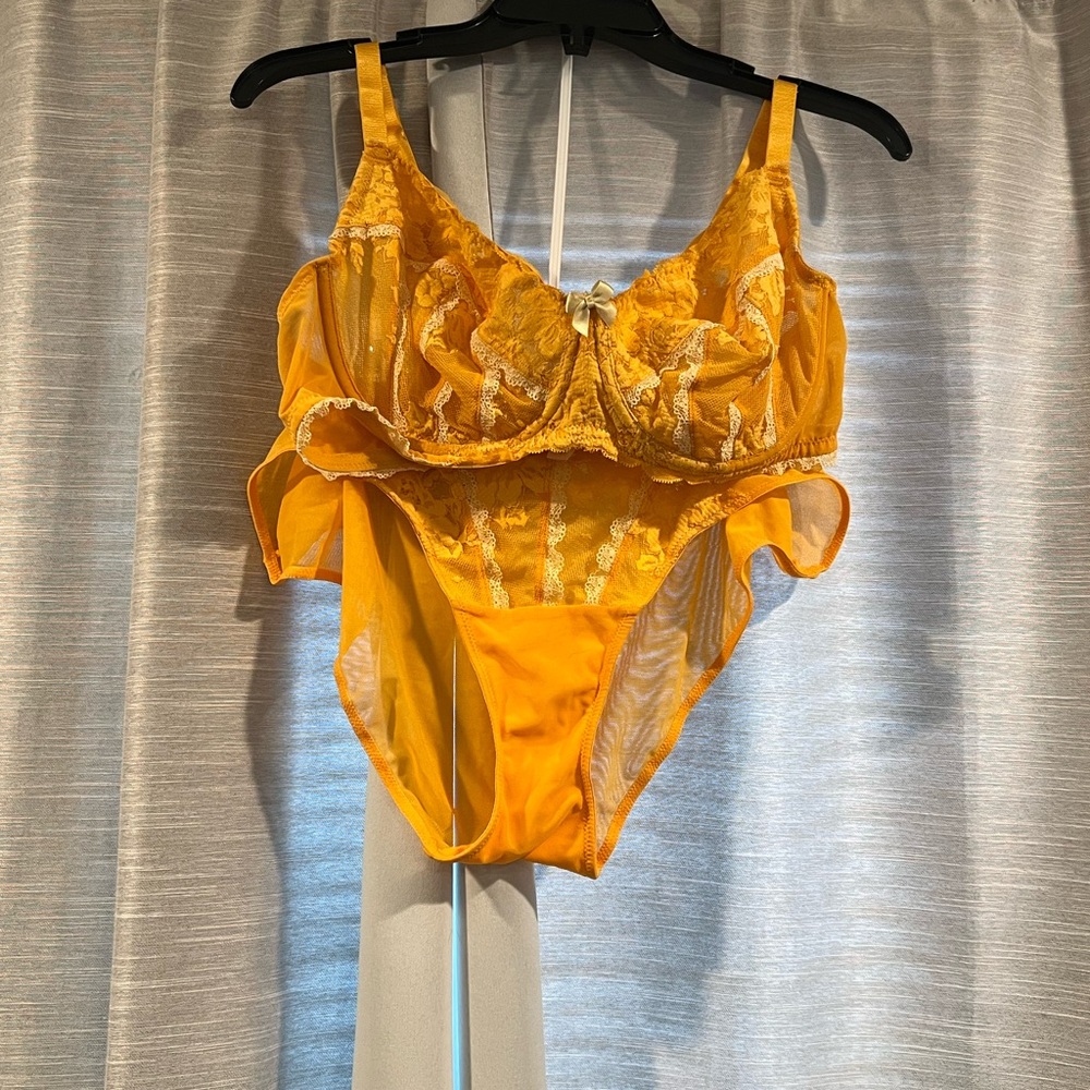 Elegant Yellow Lace Lingerie Set